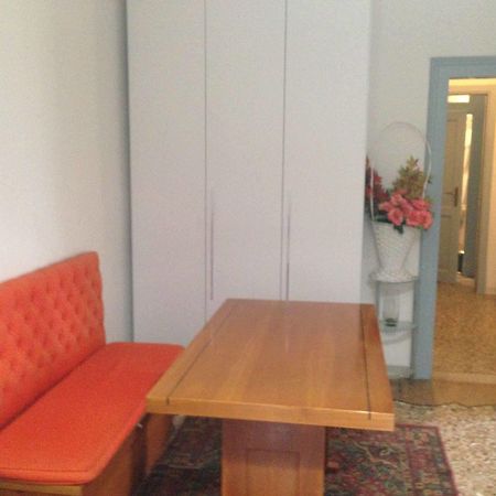Guest House Loredana Velence Kültér fotó