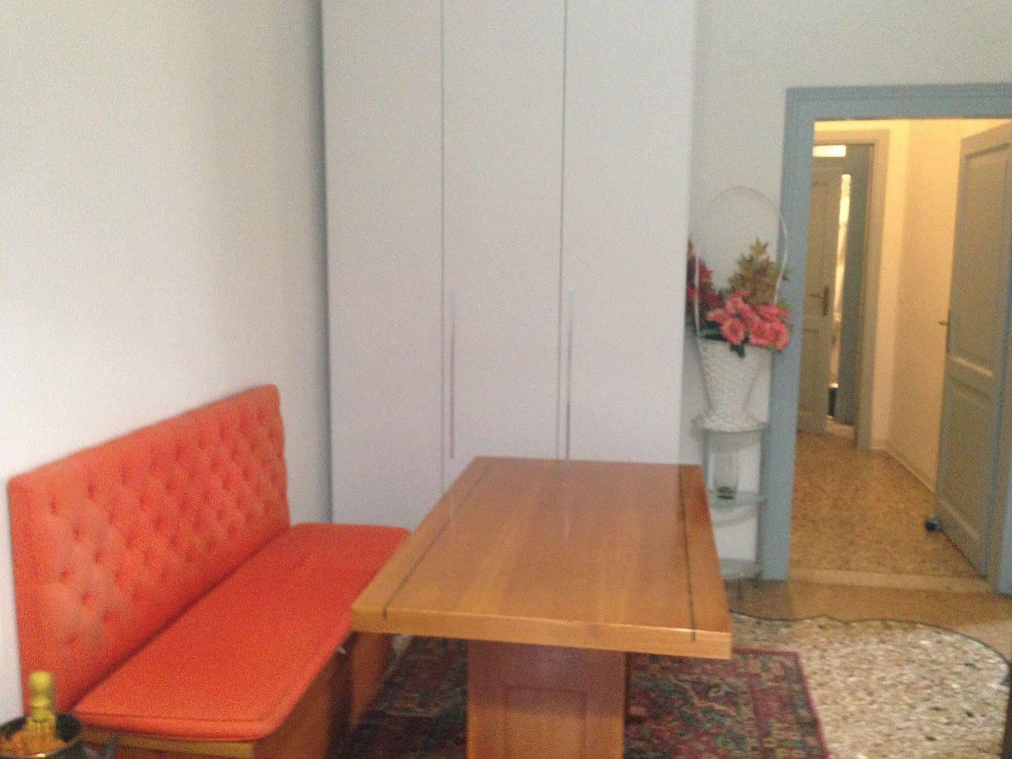 Guest House Loredana Velence Kültér fotó
