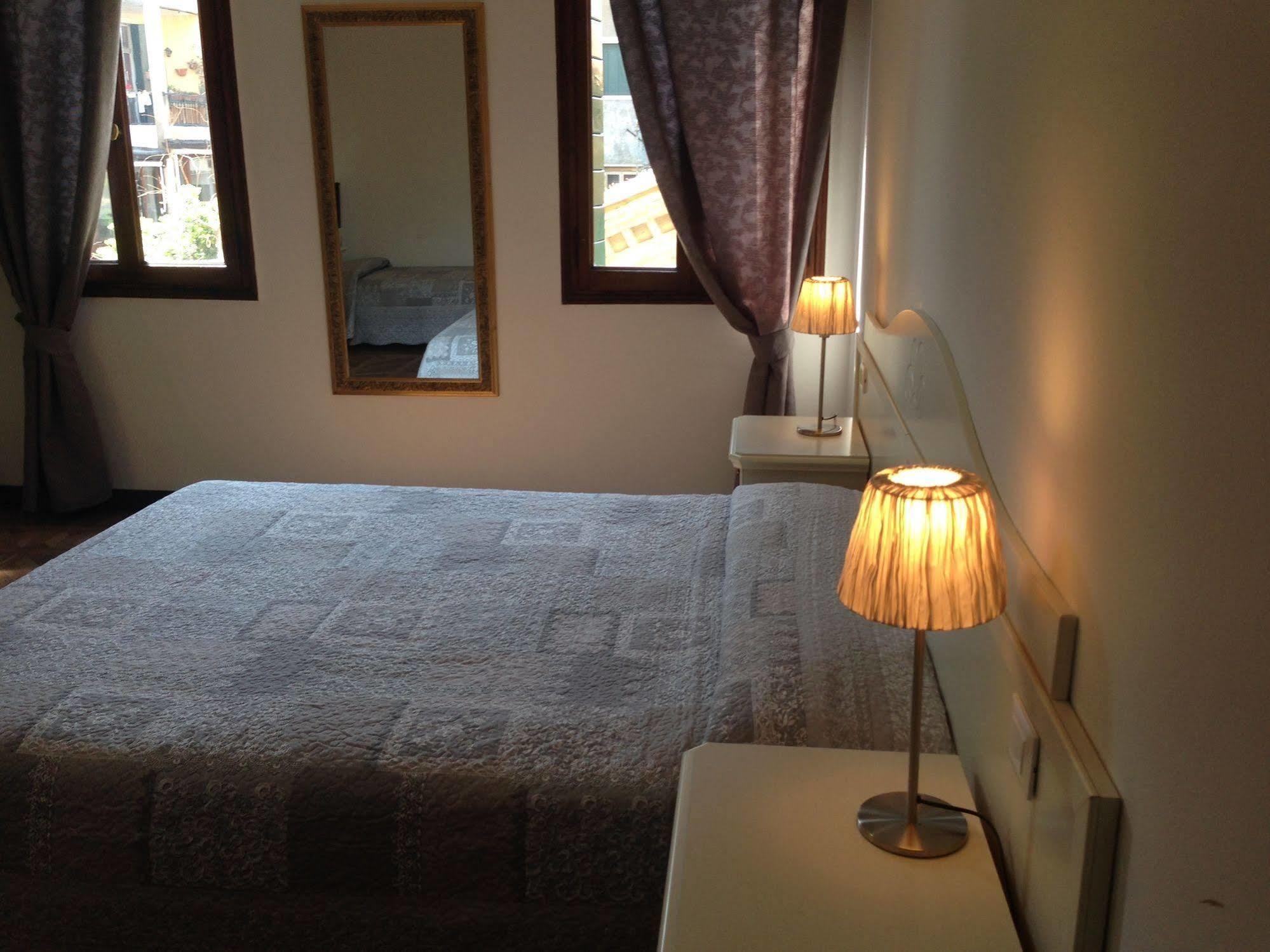 Guest House Loredana Velence Kültér fotó