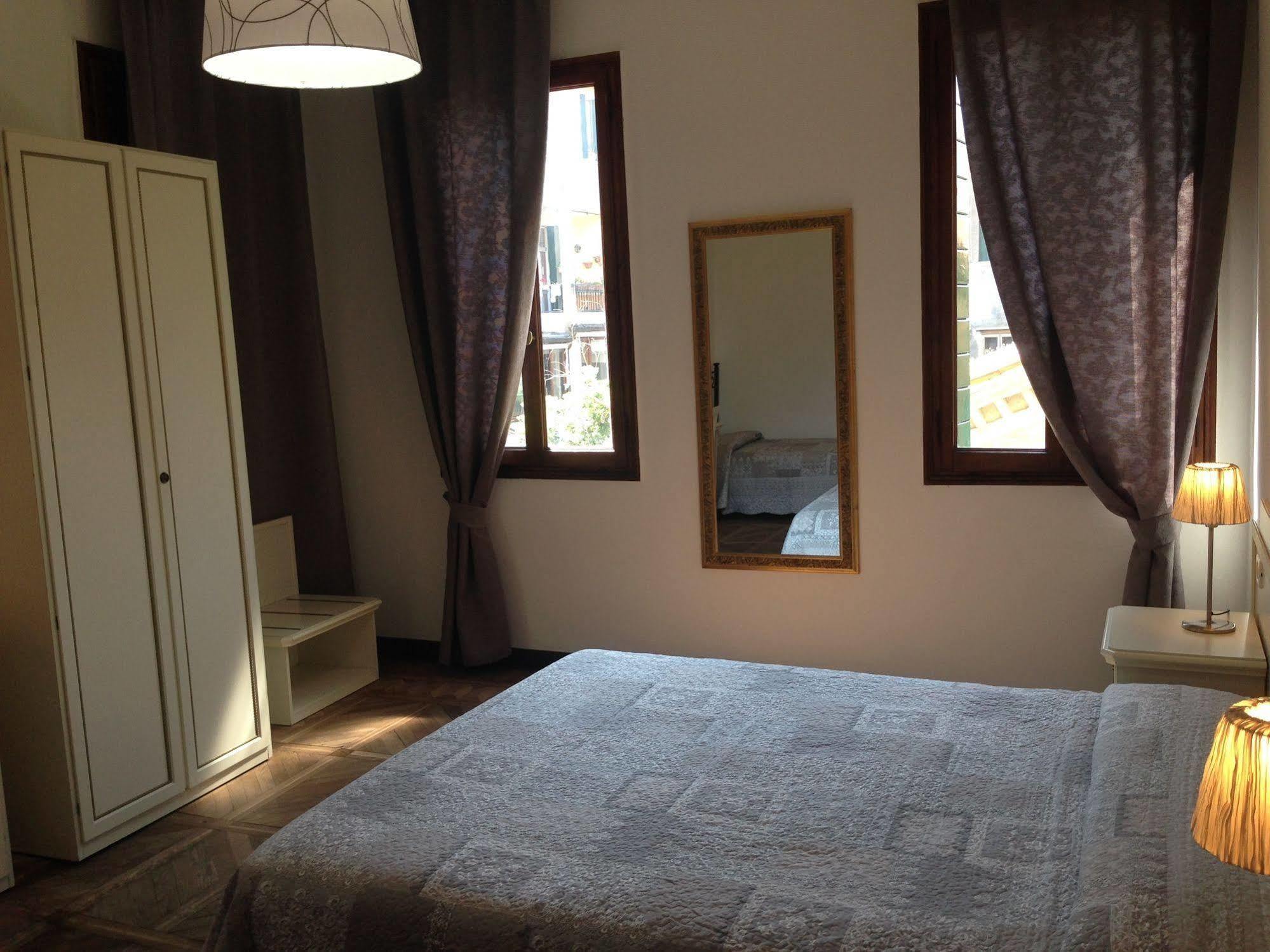 Guest House Loredana Velence Kültér fotó
