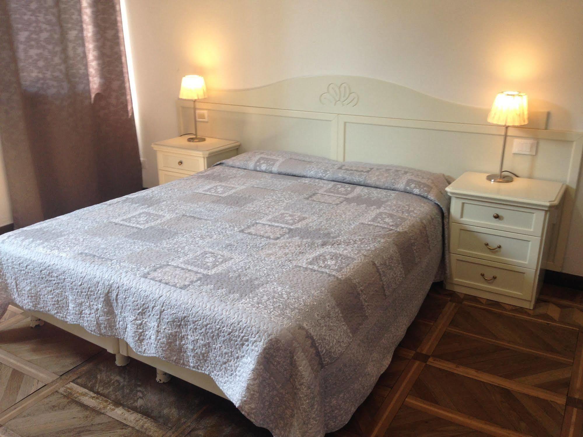 Guest House Loredana Velence Kültér fotó