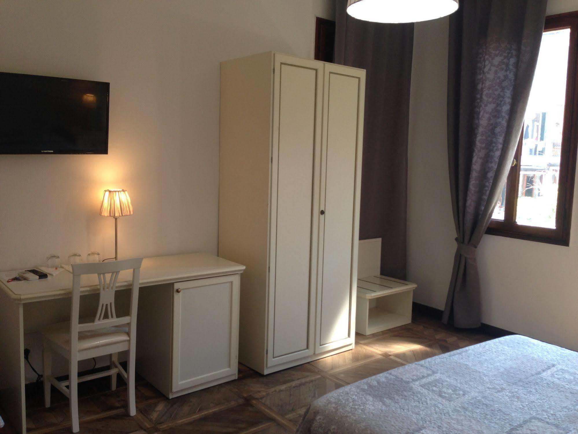 Guest House Loredana Velence Kültér fotó