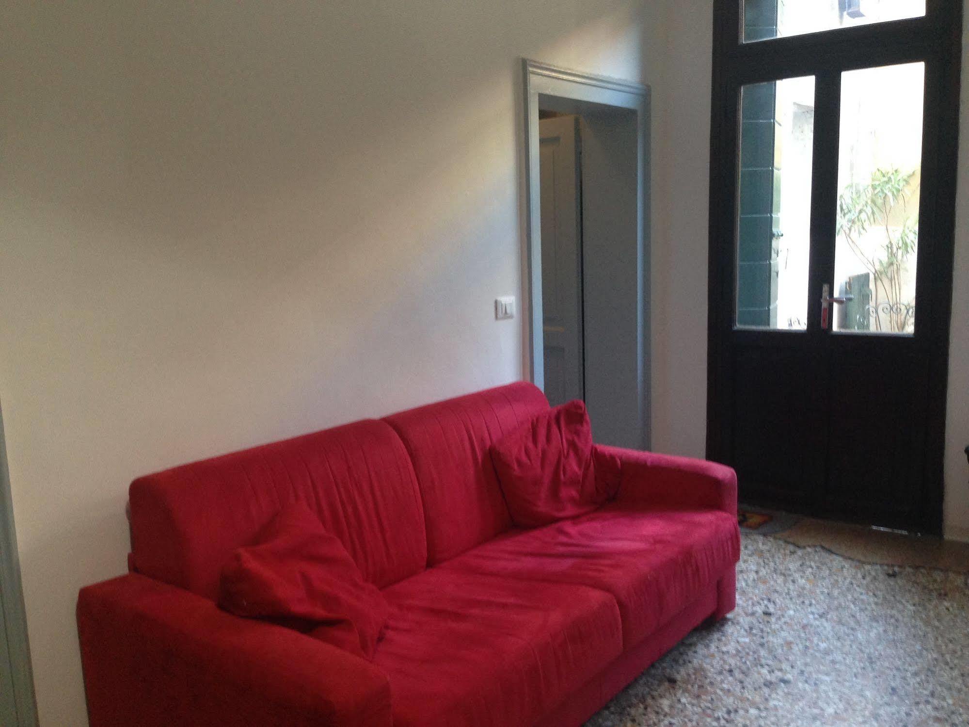 Guest House Loredana Velence Kültér fotó